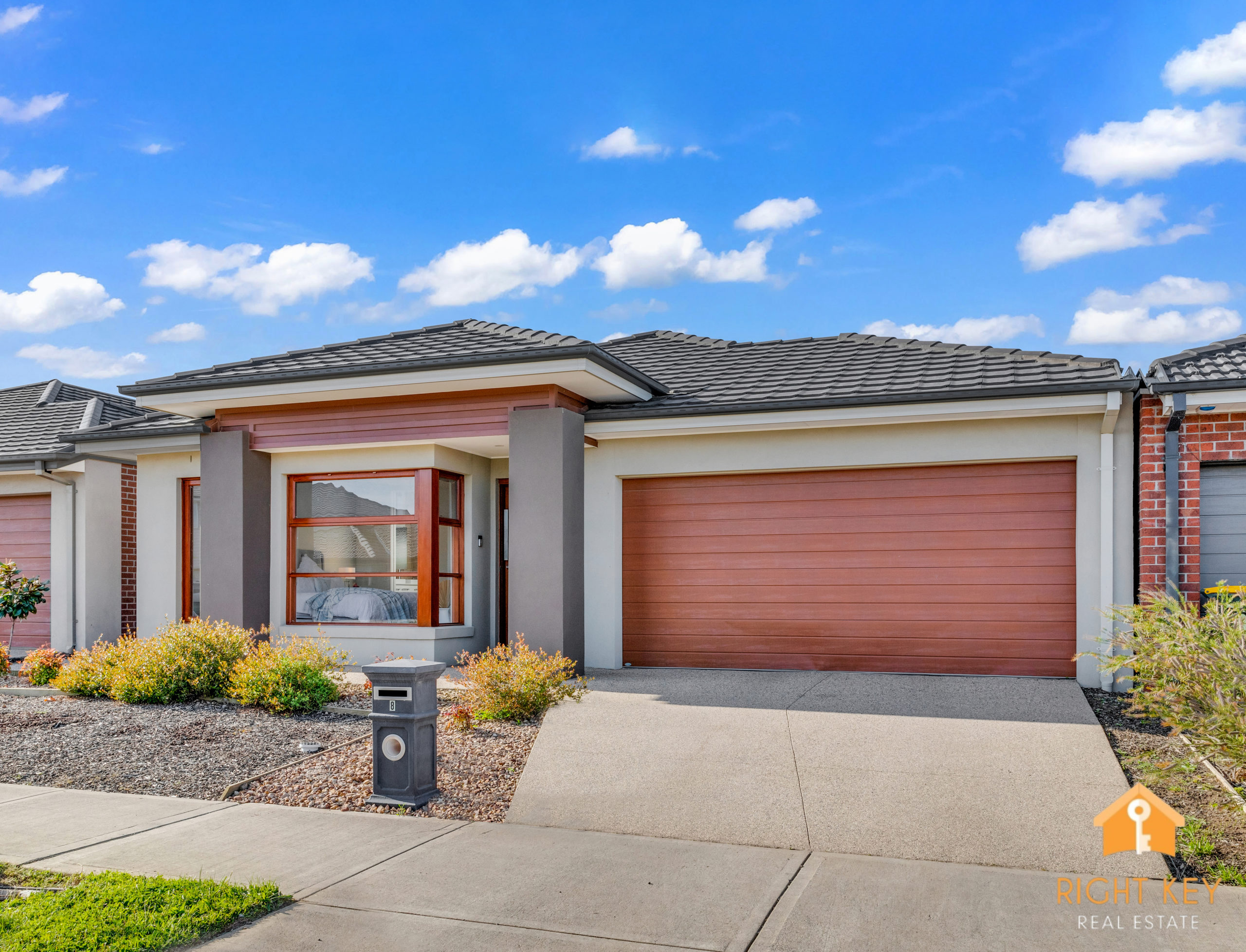 8 Weymouth Circuit, DONNYBROOK  VIC  3064